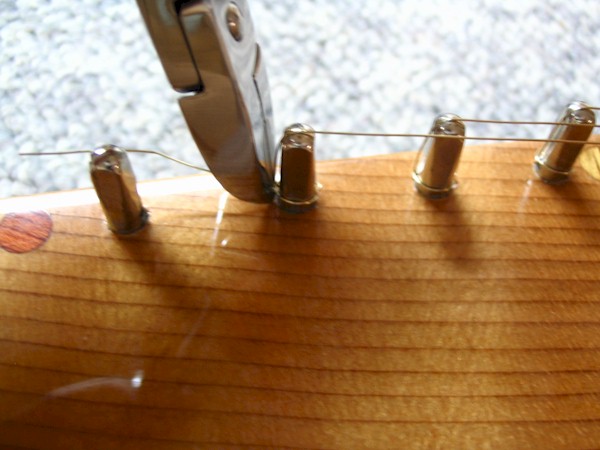 Bowed Psaltery Hitch Pin Wire Trimming
