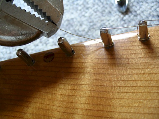 Bowed Psaltery Hitch Pin Wire Tightening